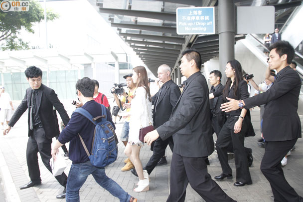 [PIC][05-09-2014]YoonA khởi hành đi Hồng Kông để tham dự sự kiện của thương hiệu "Pandora" vào sáng nay Bkn-20140905132404206-0905_00862_001_04p