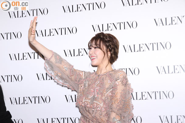 [PIC][04-02-2015]Tiffany khởi hành đi Hồng Kông để tham dự sự kện "Valentino Flagship Grand Opening" vào trưa nay - Page 3 Bkn-20150205195821780-0205_00862_001_05b
