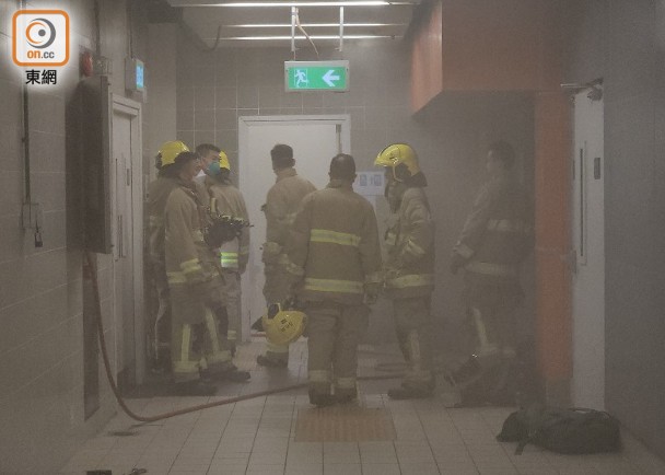 石硤尾邨商場廁所　垃圾桶起火冒濃煙