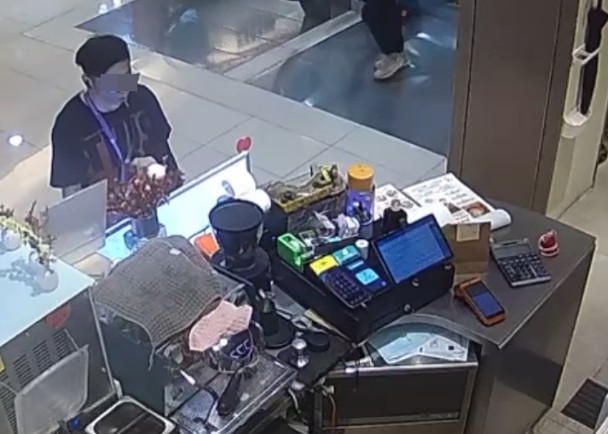 觀塘apm咖啡店職員被偷電話　「天眼」拍下犯案過程