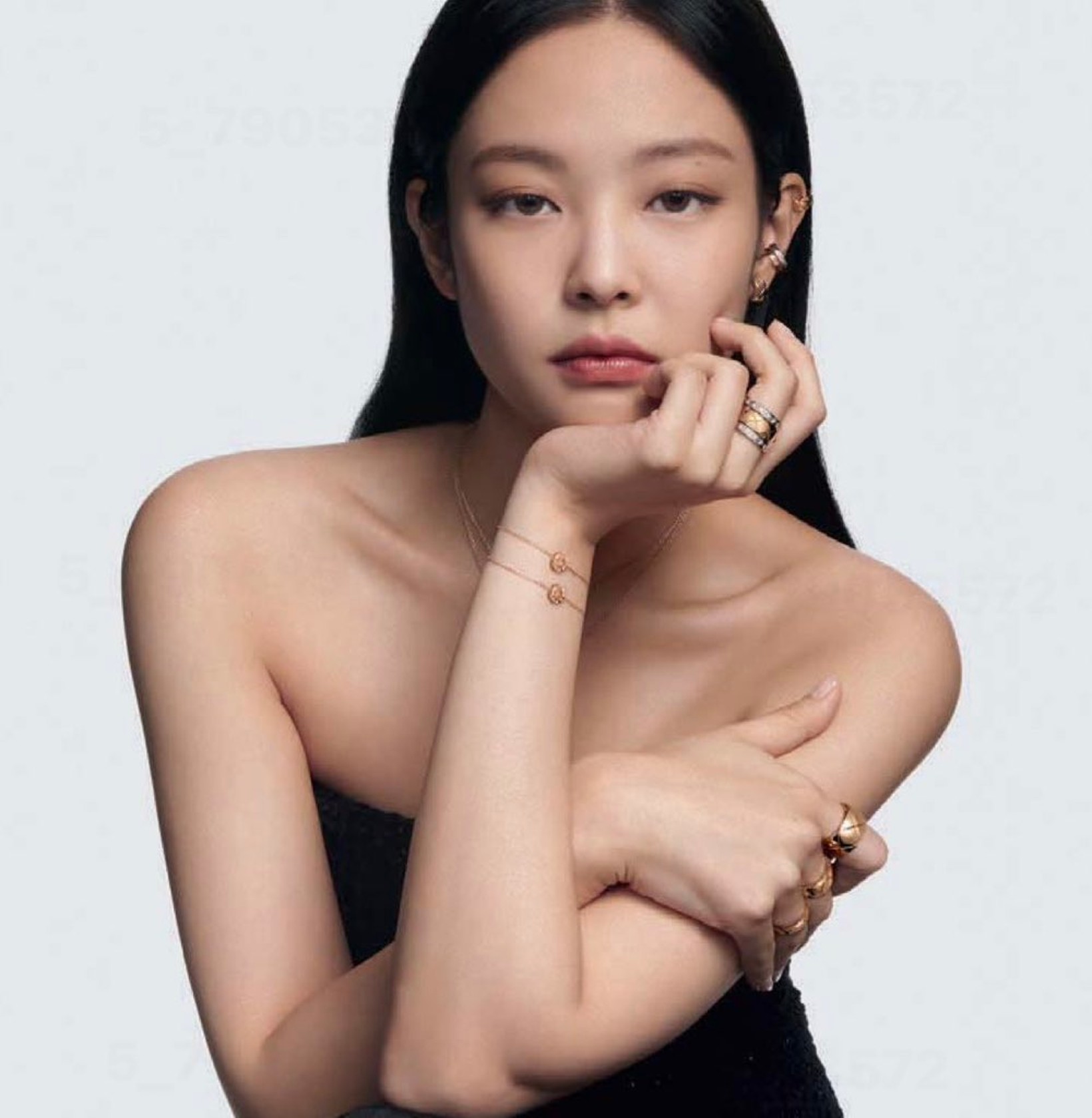 Jennie愛情滋潤晒黑Bra散發「內」在美, on.cc 東網