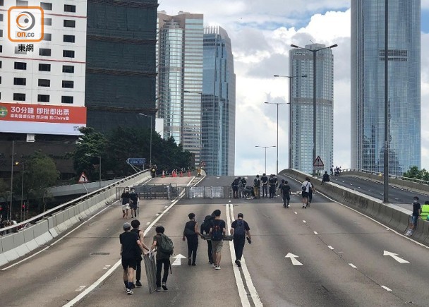 逃犯條例：港鐵預告港島線列車或不停個別車站｜即時新聞｜港澳｜on Cc東網