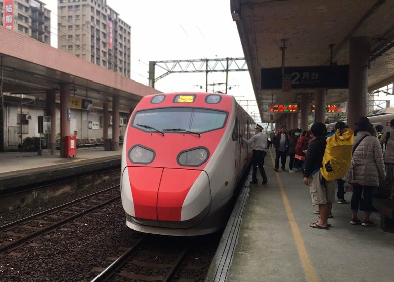 電纜斷落阻列車台鐵行車延誤影響5500名乘客 即時新聞 兩岸 On Cc東網