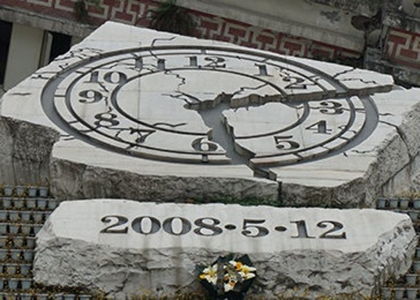 汶川大地震16周年　民众赴映秀镇纪念碑祭奠