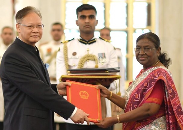 中國駐印度大使　向印總統遞交國書