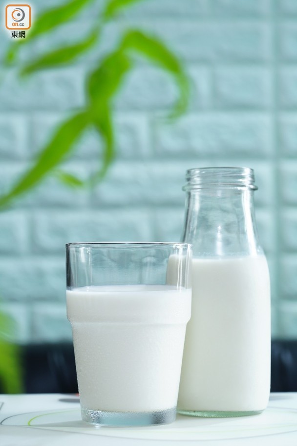 牛奶和蛋能提供每日必要的蛋白質，補充減肥時流失的肌肉。（資料圖片）