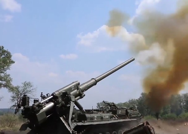 俄军重炮开火　摧毁乌军阵地