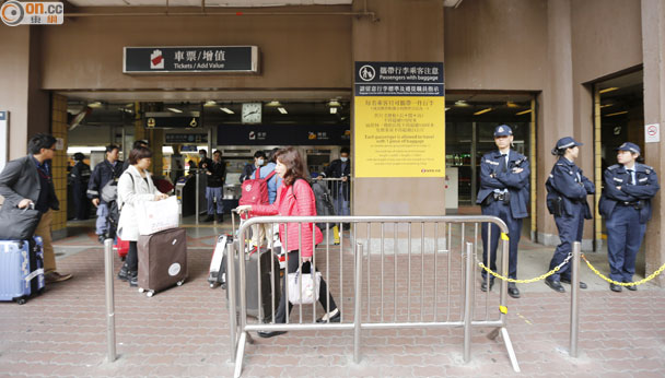 衝擊上水 美國隊長卸甲揮港英旗 即時新聞 港澳 On Cc東網