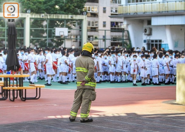 喇沙小學男廁發生火警 近千名師生疏散｜即時新聞｜港澳｜on.cc東網