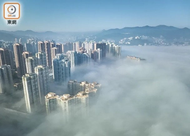 霧鎖香江　港內能見度降至3000米以下　是日多雲有雨