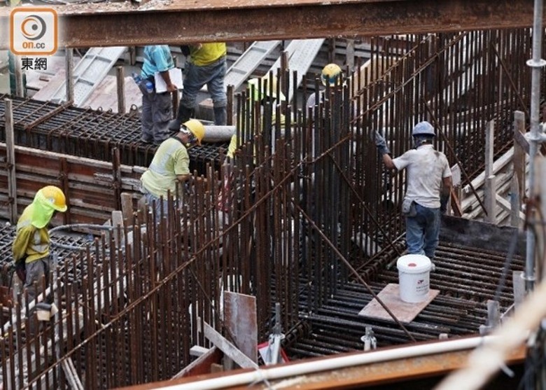 消息指政府擬輸入逾萬名建築運輸業外勞 工會憂打擊本地人飯碗｜即時新聞｜港澳｜on Cc東網