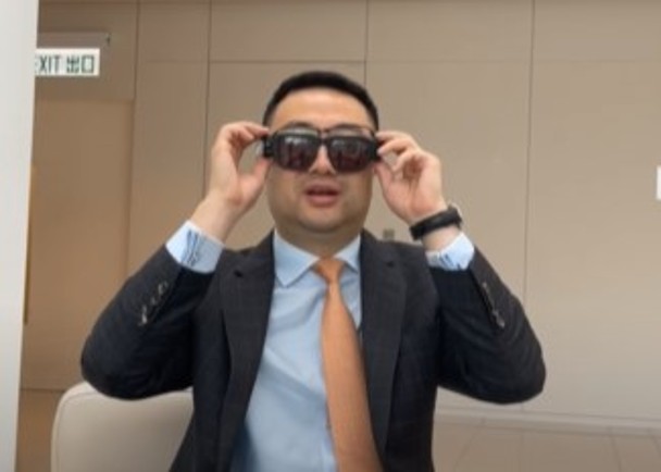 政Whats噏：尚海龍試戴AI視障眼鏡　冀政府提升科技便民