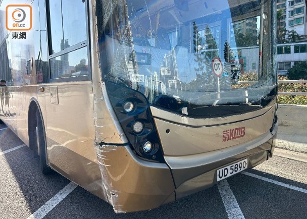 西九龍走廊九巴撞壆 車長受傷送院｜即時新聞｜港澳｜on Cc東網