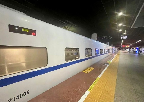 首班香港往北京動臥列車車票售罄　往上海僅餘二等座車票