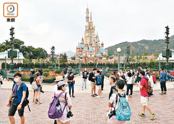 香港迪士尼樂園去年入場人次640萬　學者指已回復至疫情前水平