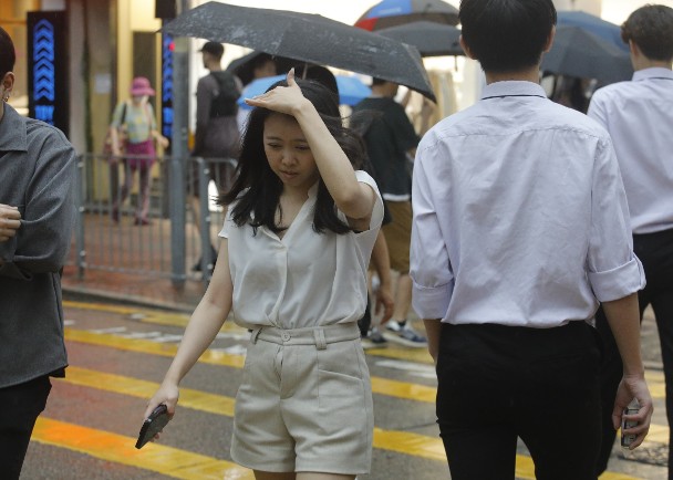 廣泛地區雨量逾30毫米　天文台發黃雨警告