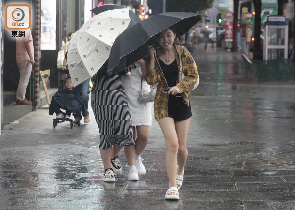 驟雨及強烈狂風雷暴　正影響本港東部地區