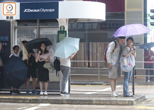 歷來首有四風現　桃芝下港發二戰後最遲8號波　萬宜料下周闖港400公里