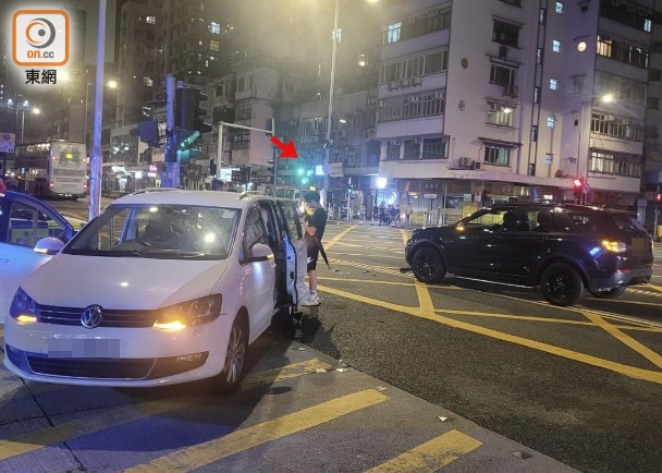 土瓜灣兩私家車相撞1傷　疑有人睇錯「孭仔燈」肇禍