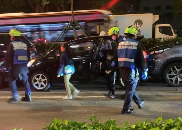 林茂海邊大馬路四車連撞　兩童傷後枕送院