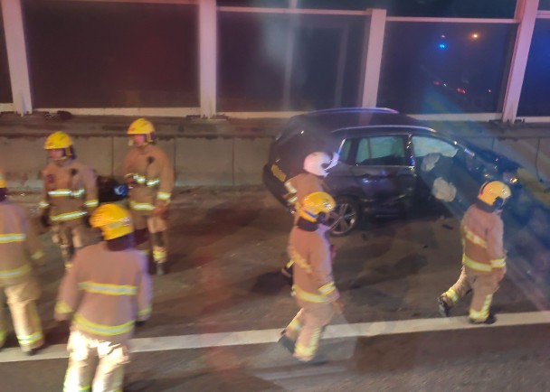 元朗公路兩車互撼　私家車乘客受傷送院