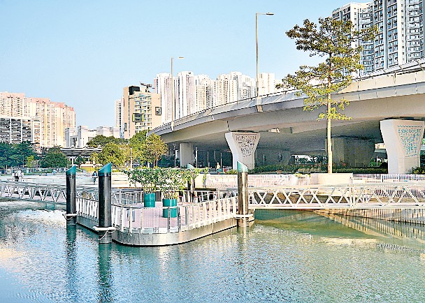 水質遠遜宣傳　市民促官員以身試水