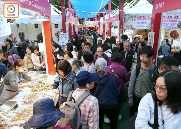 花墟嘉年華水洩不通　市民提早辦年貨　稱產品合適不介意花錢