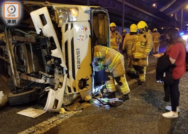 「街頭戰車」連翔道撞翻 司機及乘客受傷｜即時新聞｜交通天氣｜oncc東網 7793