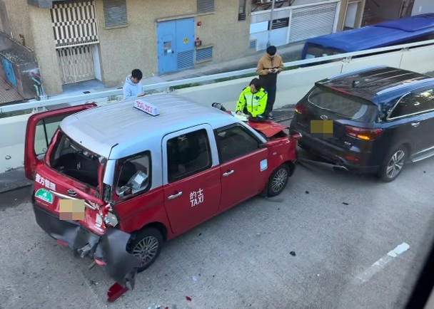 九龍灣啟祥道天橋3車相撞　3人輕傷送院