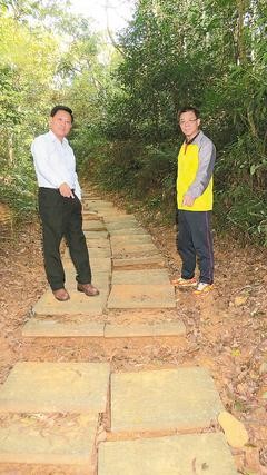 沙灘車破壞三義三角古早登山步道石板 即時新聞 台灣 On Cc東網